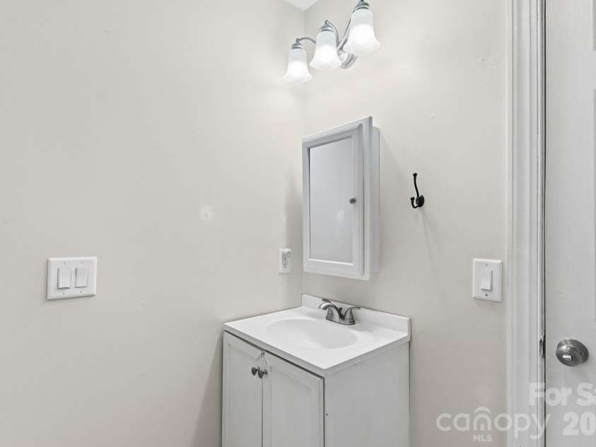 192 Flower House Loop, Troutman, NC 28166.  MLS# CAR4406895, YatesRealty ID 40512. 