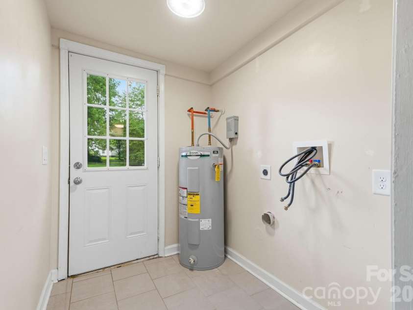 192 Flower House Loop, Troutman, NC 28166.  MLS# CAR4406895, YatesRealty ID 40512. 
