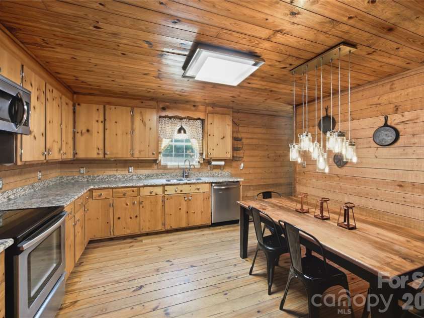5814 Lakeway Trail, Waxhaw, NC 28173.  MLS# CAR4405308, YatesRealty ID 40513. 
