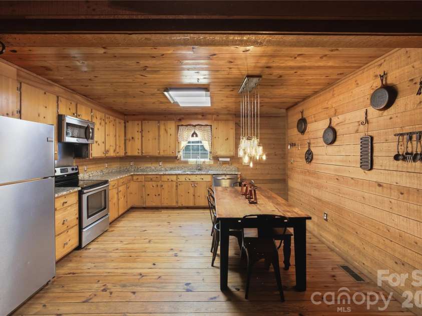 5814 Lakeway Trail, Waxhaw, NC 28173.  MLS# CAR4405308, YatesRealty ID 40513. 