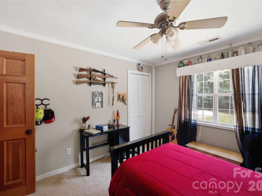 5814 Lakeway Trail, Waxhaw, NC 28173.  MLS# CAR4405308, YatesRealty ID 40513. 