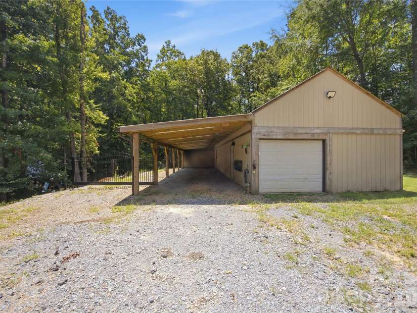 5814 Lakeway Trail, Waxhaw, NC 28173.  MLS# CAR4405308, YatesRealty ID 40513. 