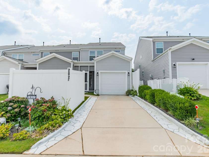 202 Waterlynn Ridge Road, Mooresville, NC 28117.  MLS# CAR4408929, YatesRealty ID 40515. 