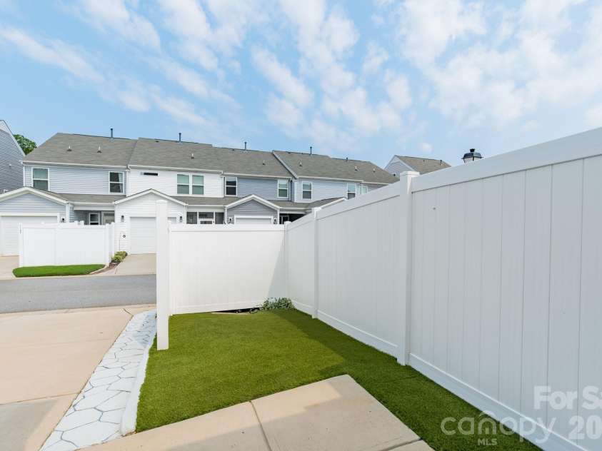 202 Waterlynn Ridge Road, Mooresville, NC 28117.  MLS# CAR4408929, YatesRealty ID 40515. 