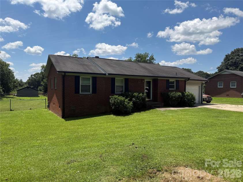 1507 Dallas Cherryville Highway, Dallas, NC 28034.  MLS# CAR4407135, YatesRealty ID 40516. 
