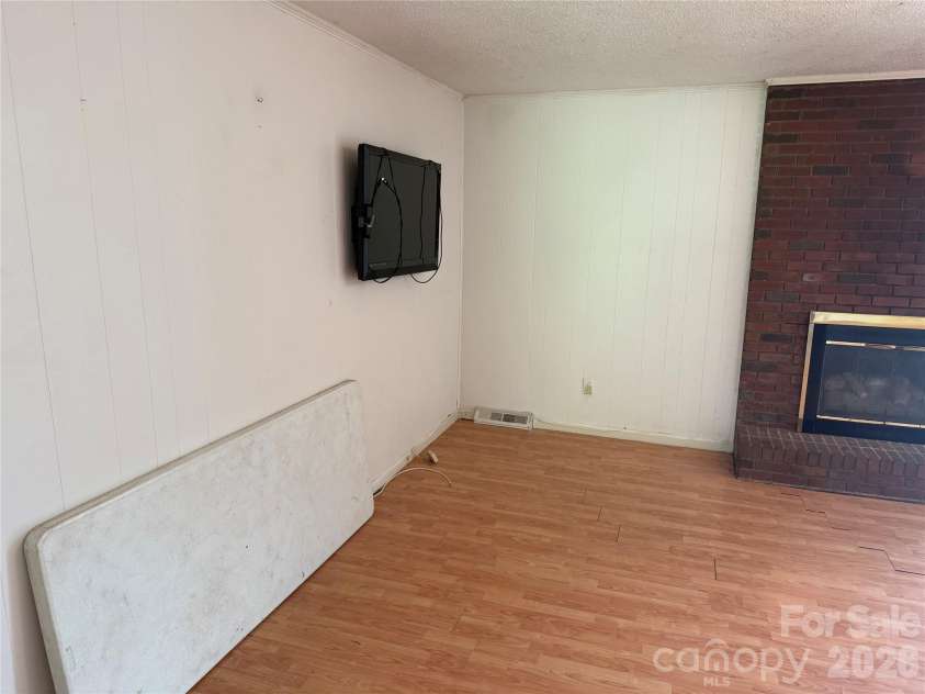1507 Dallas Cherryville Highway, Dallas, NC 28034.  MLS# CAR4407135, YatesRealty ID 40516. 