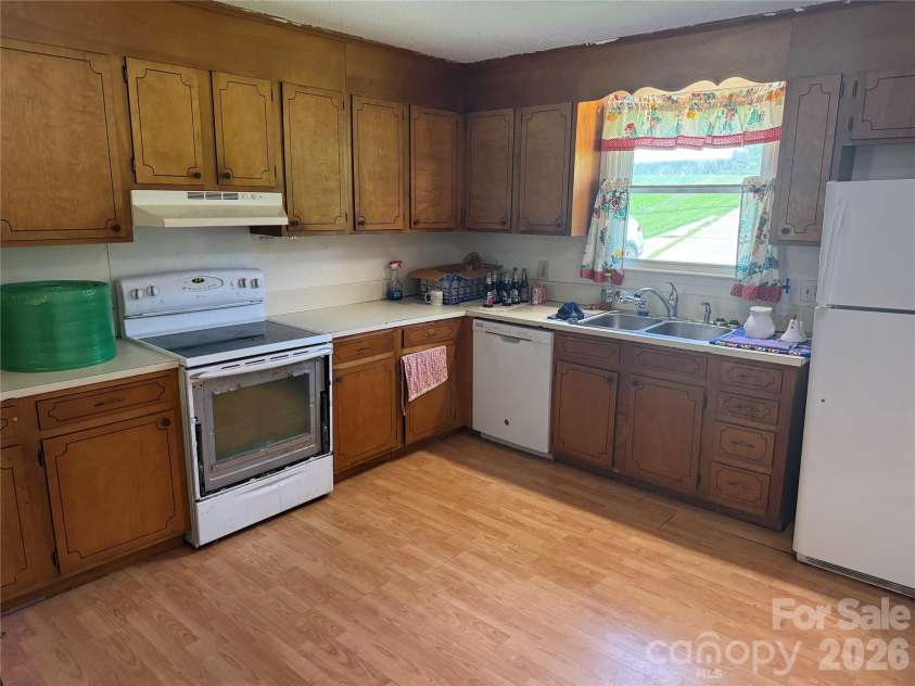 1507 Dallas Cherryville Highway, Dallas, NC 28034.  MLS# CAR4407135, YatesRealty ID 40516. 