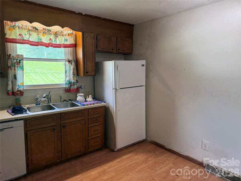1507 Dallas Cherryville Highway, Dallas, NC 28034.  MLS# CAR4407135, YatesRealty ID 40516. 
