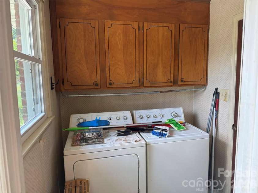 1507 Dallas Cherryville Highway, Dallas, NC 28034.  MLS# CAR4407135, YatesRealty ID 40516. 