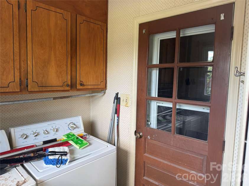 1507 Dallas Cherryville Highway, Dallas, NC 28034.  MLS# CAR4407135, YatesRealty ID 40516. 