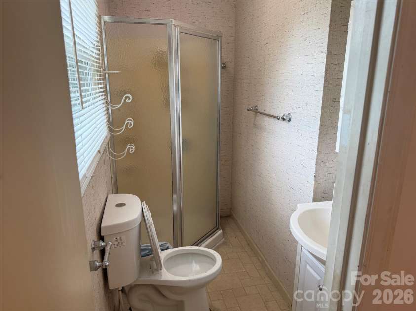 1507 Dallas Cherryville Highway, Dallas, NC 28034.  MLS# CAR4407135, YatesRealty ID 40516. 