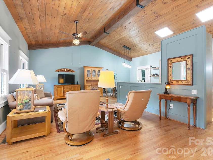 2 Duya Court, Brevard, NC 28712.  MLS# CAR4404747, YatesRealty ID 40518. Lovely expansive open concept Great Room, Dining Area and Kitchen