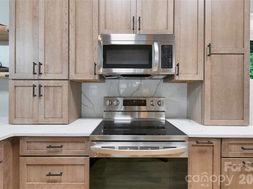 2 Duya Court, Brevard, NC 28712.  MLS# CAR4404747, YatesRealty ID 40518. Microwave over the range cook top.