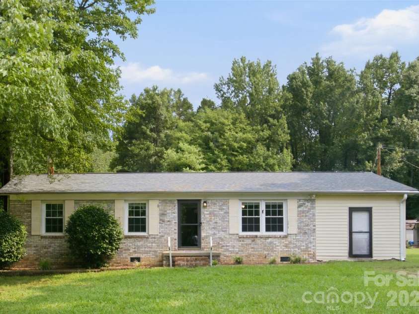 204 Milton Street, Salisbury, NC 28146.  MLS# CAR4404317, YatesRealty ID 40519. 