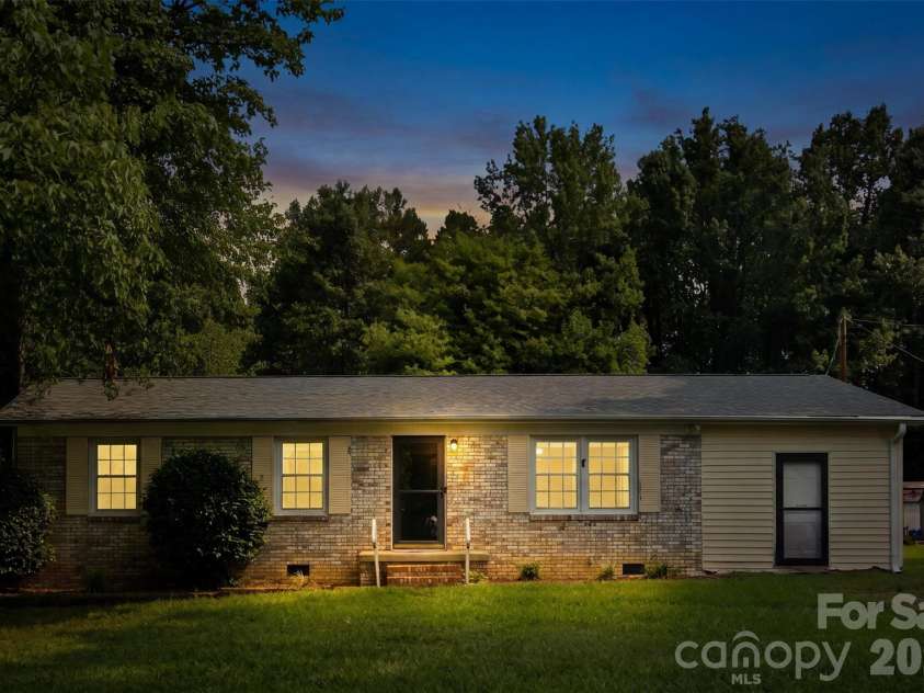 204 Milton Street, Salisbury, NC 28146.  MLS# CAR4404317, YatesRealty ID 40519. 