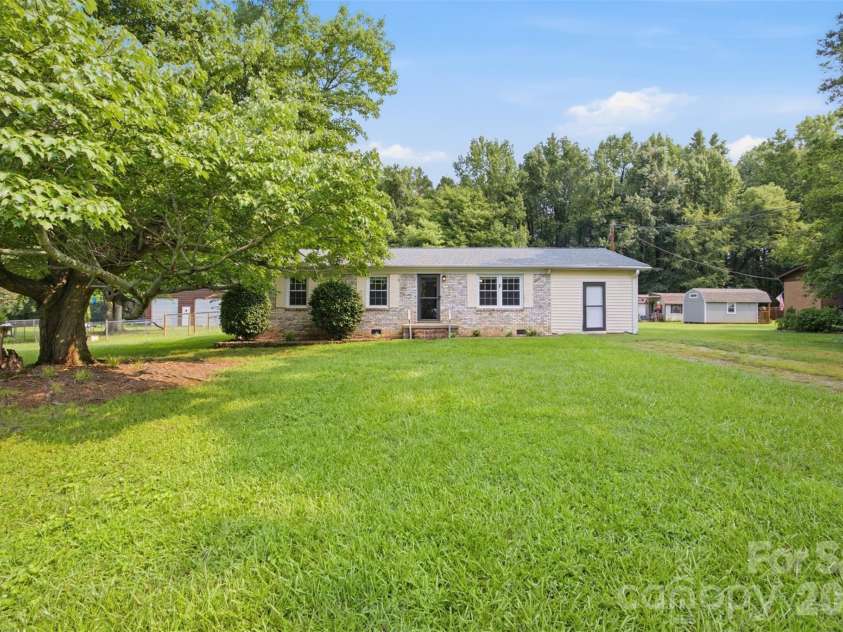 204 Milton Street, Salisbury, NC 28146.  MLS# CAR4404317, YatesRealty ID 40519. 