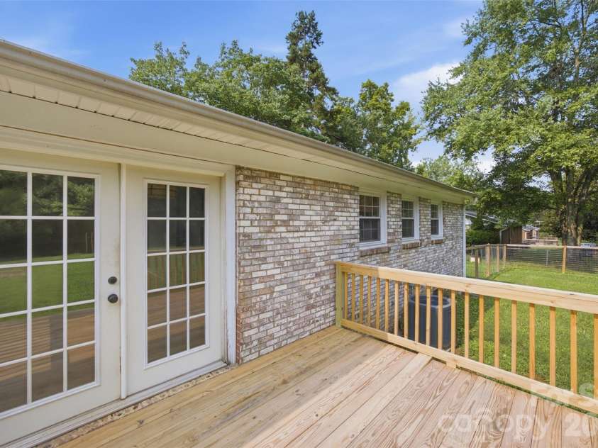 204 Milton Street, Salisbury, NC 28146.  MLS# CAR4404317, YatesRealty ID 40519. 