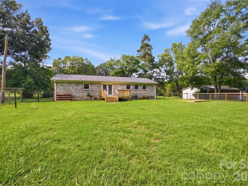 204 Milton Street, Salisbury, NC 28146.  MLS# CAR4404317, YatesRealty ID 40519. 