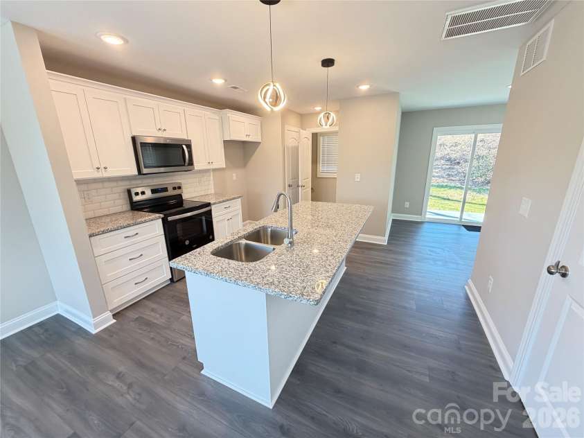 541 Martin Luther King Jr Boulevard, Kannapolis, NC 28083.  MLS# CAR4338247, YatesRealty ID 4052. 