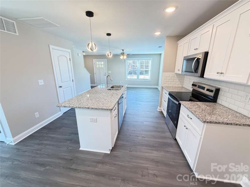 541 Martin Luther King Jr Boulevard, Kannapolis, NC 28083.  MLS# CAR4338247, YatesRealty ID 4052. 