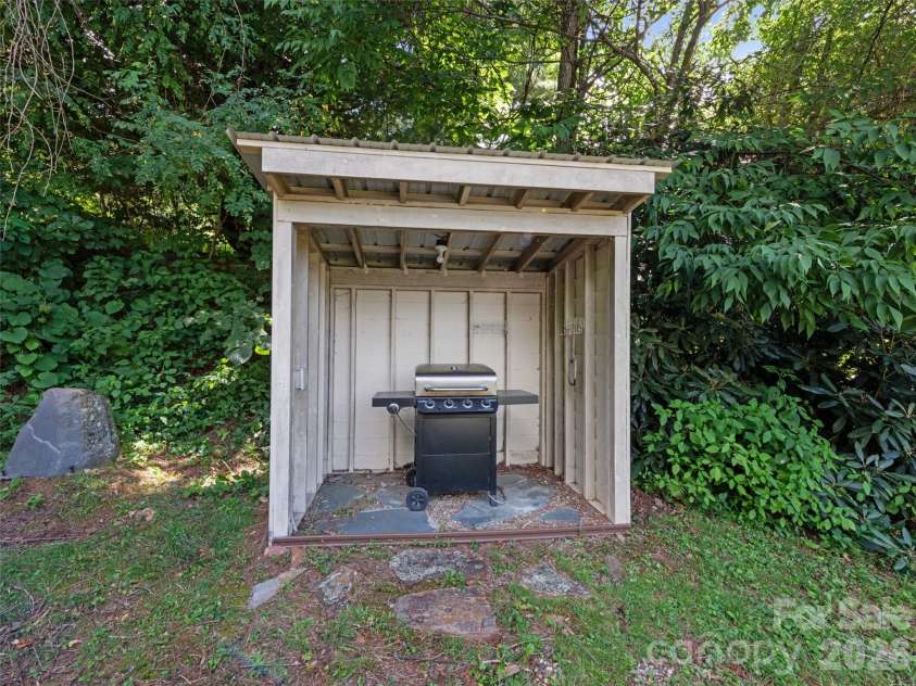 51 Atari Road, Waynesville, NC 28786.  MLS# CAR4407713, YatesRealty ID 40521. 
