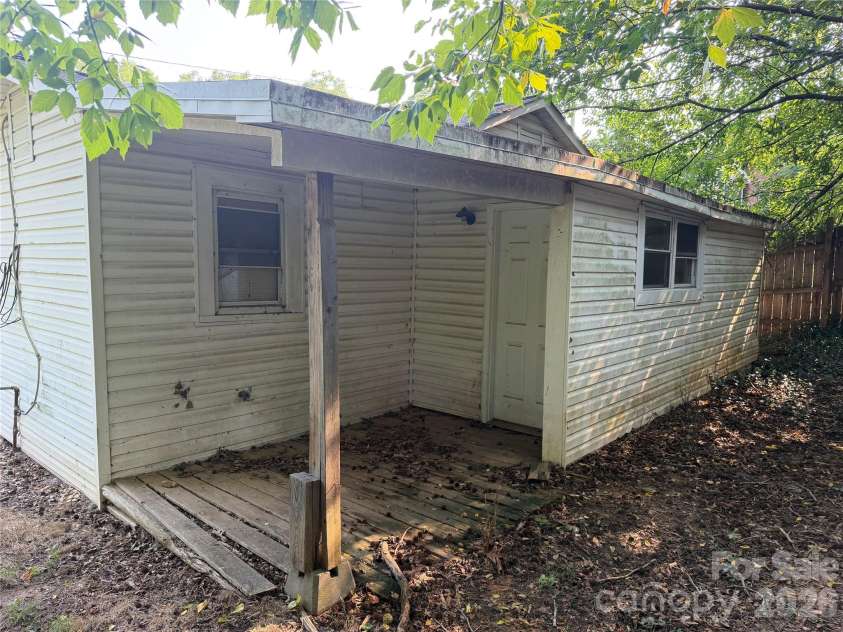 402 Lincoln Street, Belmont, NC 28012.  MLS# CAR4408775, YatesRealty ID 40525. 