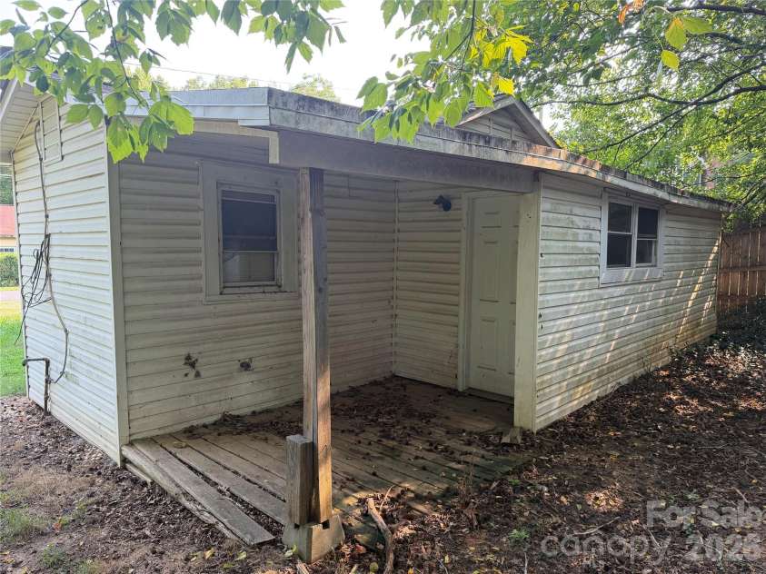 402 Lincoln Street, Belmont, NC 28012.  MLS# CAR4408775, YatesRealty ID 40525. 