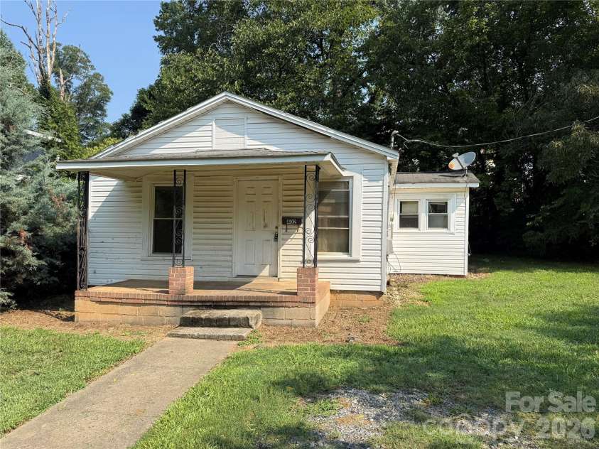 402 Lincoln Street, Belmont, NC 28012.  MLS# CAR4408775, YatesRealty ID 40525. 