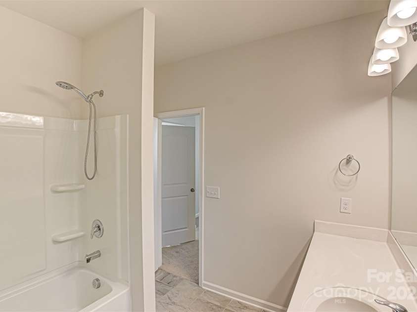 17030 Carolina Pine Row, Charlotte, NC 28278.  MLS# CAR4318898, YatesRealty ID 4053. Bathroom