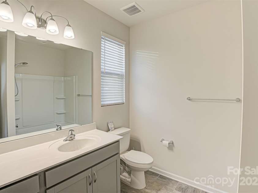 17030 Carolina Pine Row, Charlotte, NC 28278.  MLS# CAR4318898, YatesRealty ID 4053. Bathroom