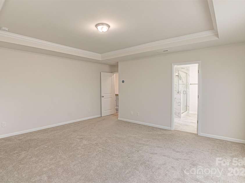 17030 Carolina Pine Row, Charlotte, NC 28278.  MLS# CAR4318898, YatesRealty ID 4053. Owners Suite