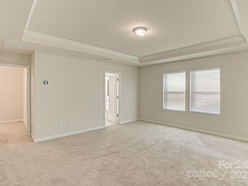 17030 Carolina Pine Row, Charlotte, NC 28278.  MLS# CAR4318898, YatesRealty ID 4053. Owners Suite
