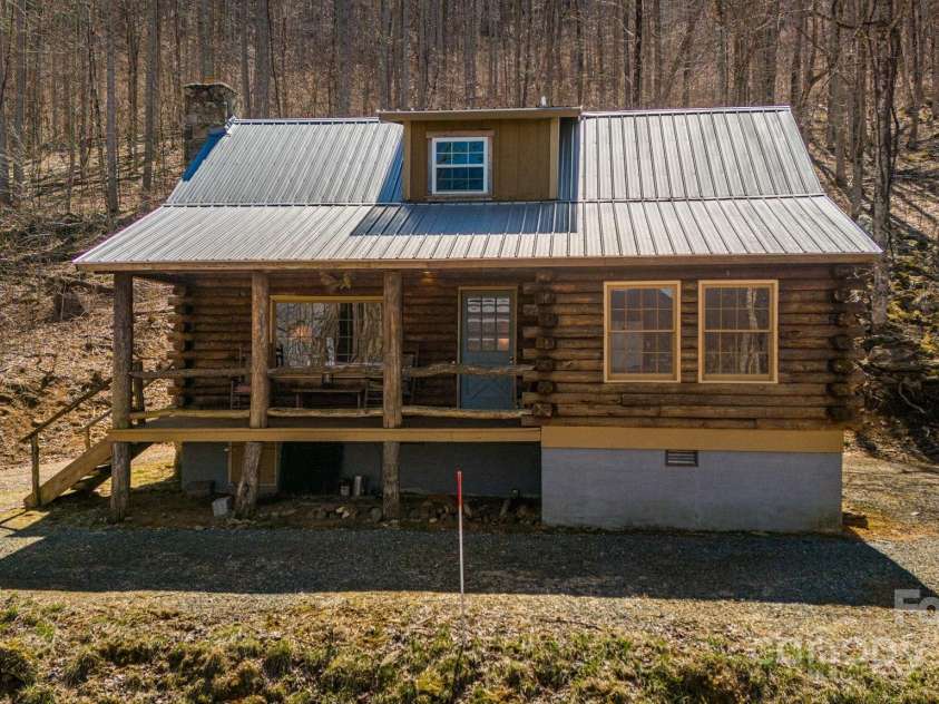 505 Teenas Lane, Burnsville, NC 28714.  MLS# CAR4232237, YatesRealty ID 4053. 