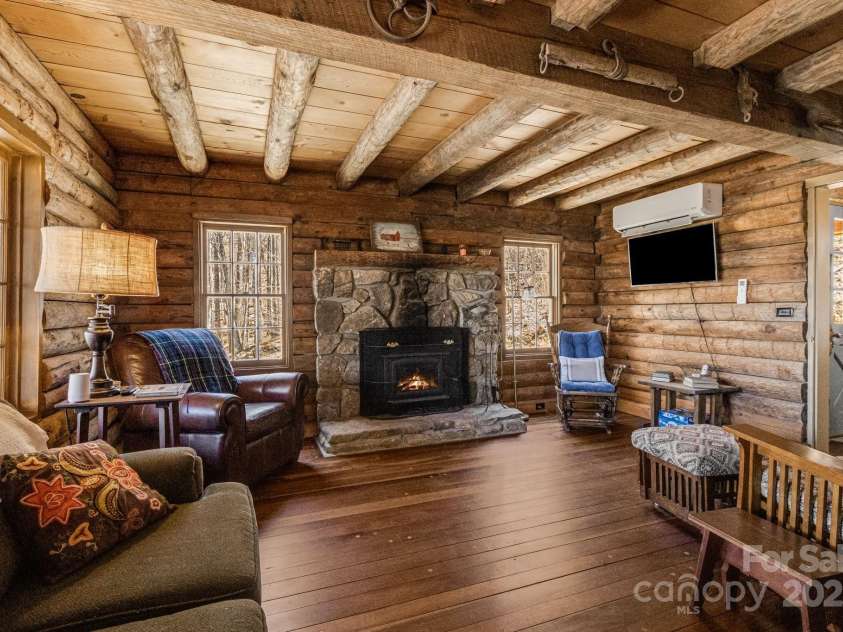 505 Teenas Lane, Burnsville, NC 28714.  MLS# CAR4232237, YatesRealty ID 4053. 