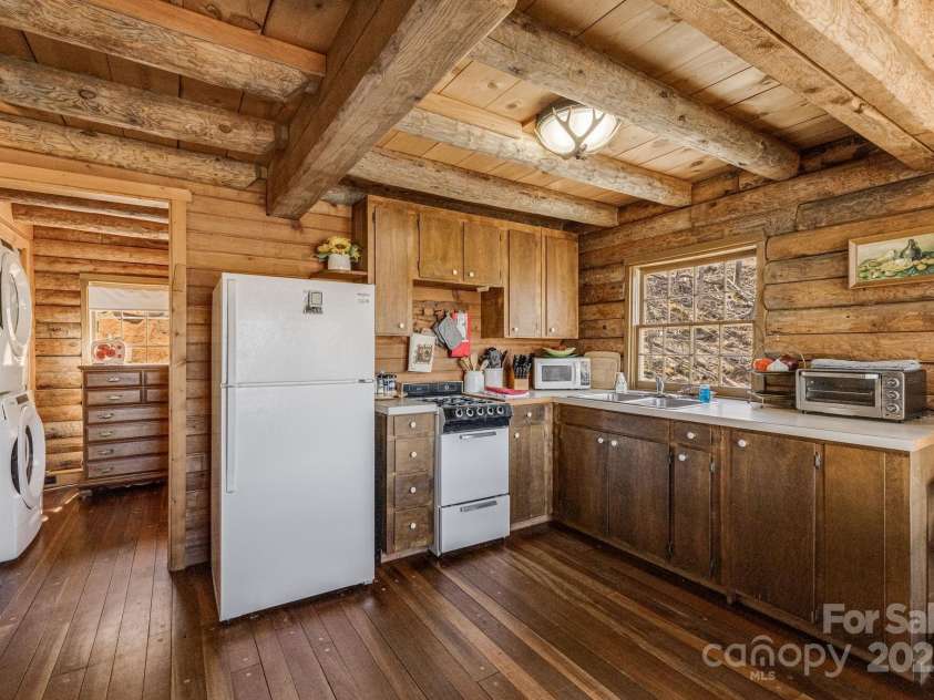 505 Teenas Lane, Burnsville, NC 28714.  MLS# CAR4232237, YatesRealty ID 4053. 
