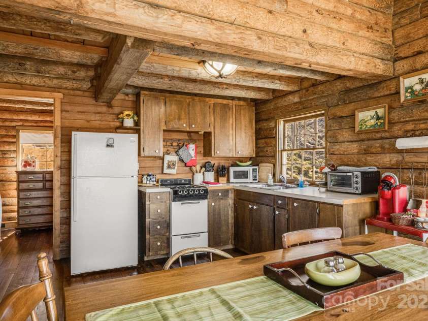 505 Teenas Lane, Burnsville, NC 28714.  MLS# CAR4232237, YatesRealty ID 4053. 