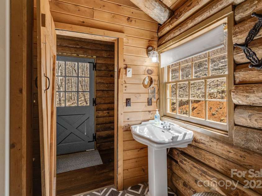 505 Teenas Lane, Burnsville, NC 28714.  MLS# CAR4232237, YatesRealty ID 4053. 