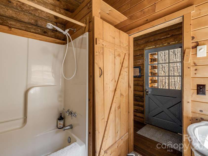 505 Teenas Lane, Burnsville, NC 28714.  MLS# CAR4232237, YatesRealty ID 4053. 
