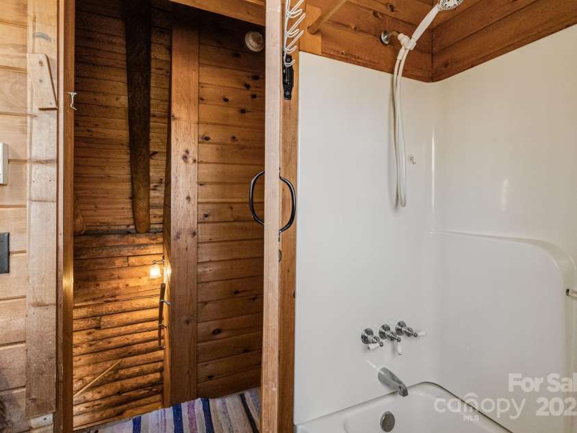 505 Teenas Lane, Burnsville, NC 28714.  MLS# CAR4232237, YatesRealty ID 4053. 