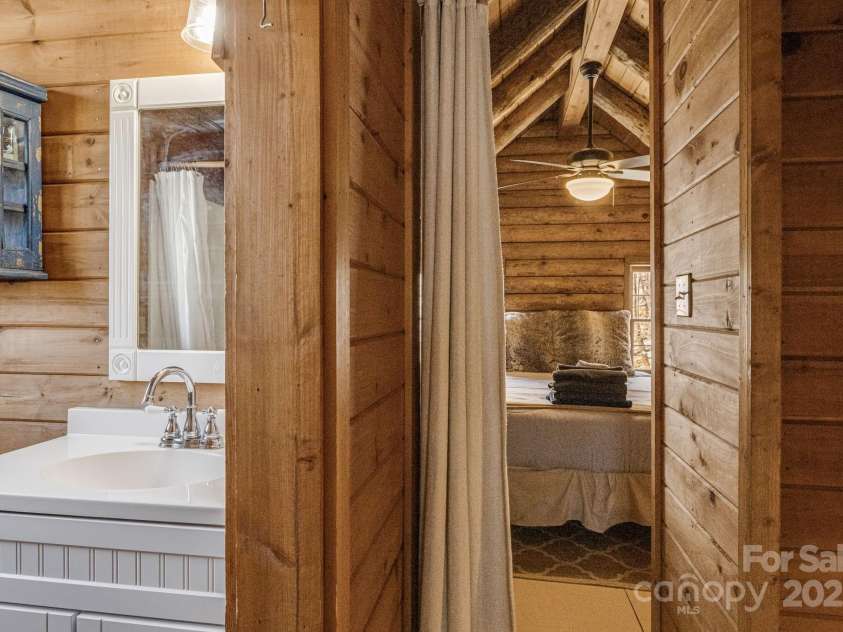 505 Teenas Lane, Burnsville, NC 28714.  MLS# CAR4232237, YatesRealty ID 4053. 