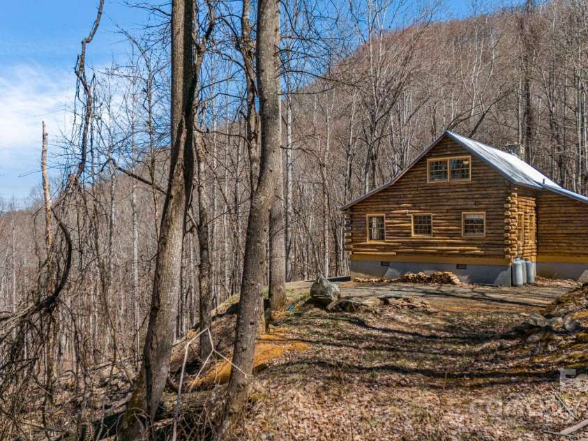 505 Teenas Lane, Burnsville, NC 28714.  MLS# CAR4232237, YatesRealty ID 4053. 