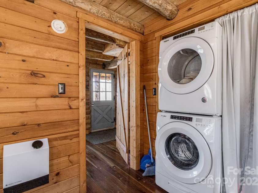 505 Teenas Lane, Burnsville, NC 28714.  MLS# CAR4232237, YatesRealty ID 4053. Laundry on main floor