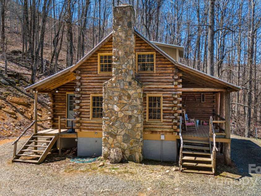 505 Teenas Lane, Burnsville, NC 28714.  MLS# CAR4232237, YatesRealty ID 4053. This is what you have been looking for!