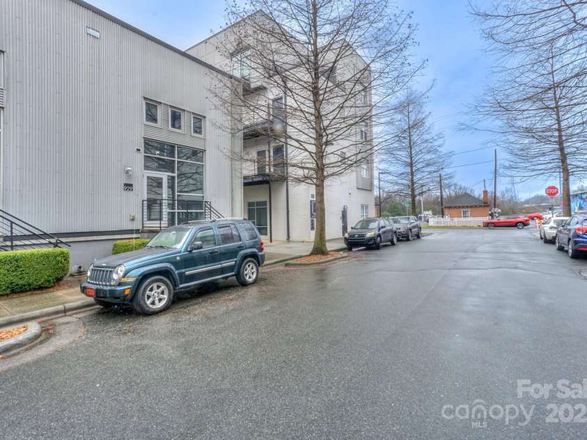 929 Westmere Avenue, Charlotte, NC 28208.  MLS# CAR4193094, YatesRealty ID 4053. 