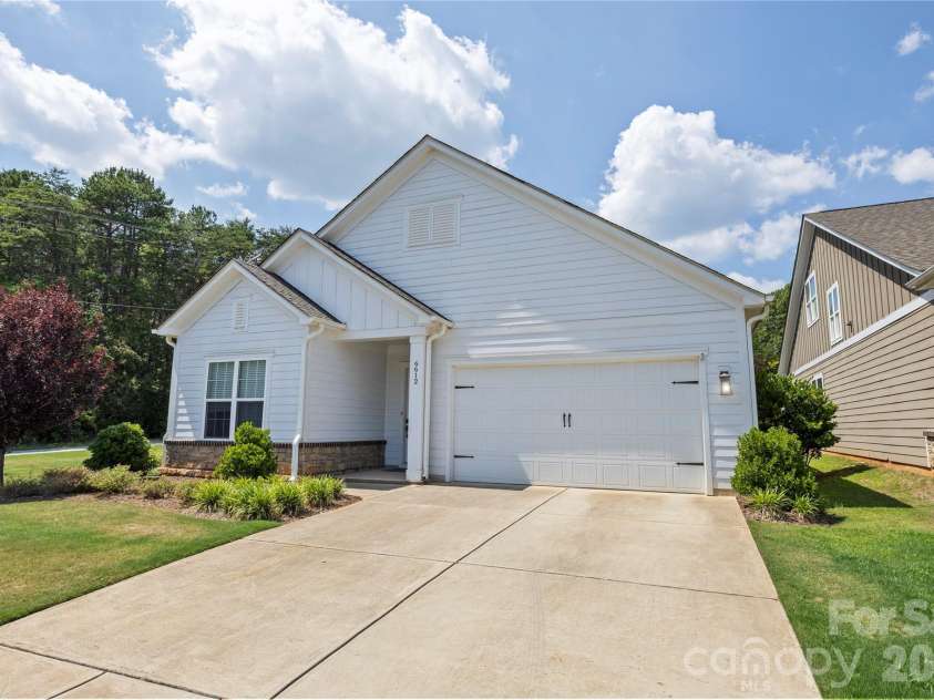 6612 Star Drive, Sherrills Ford, NC 28673.  MLS# CAR4408045, YatesRealty ID 40530. 