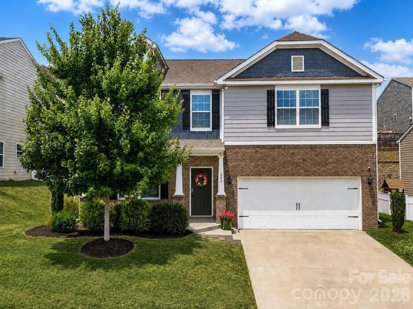 223 Marathon Lane, Candler, NC 28715.  MLS# CAR4405439, YatesRealty ID 40532. 