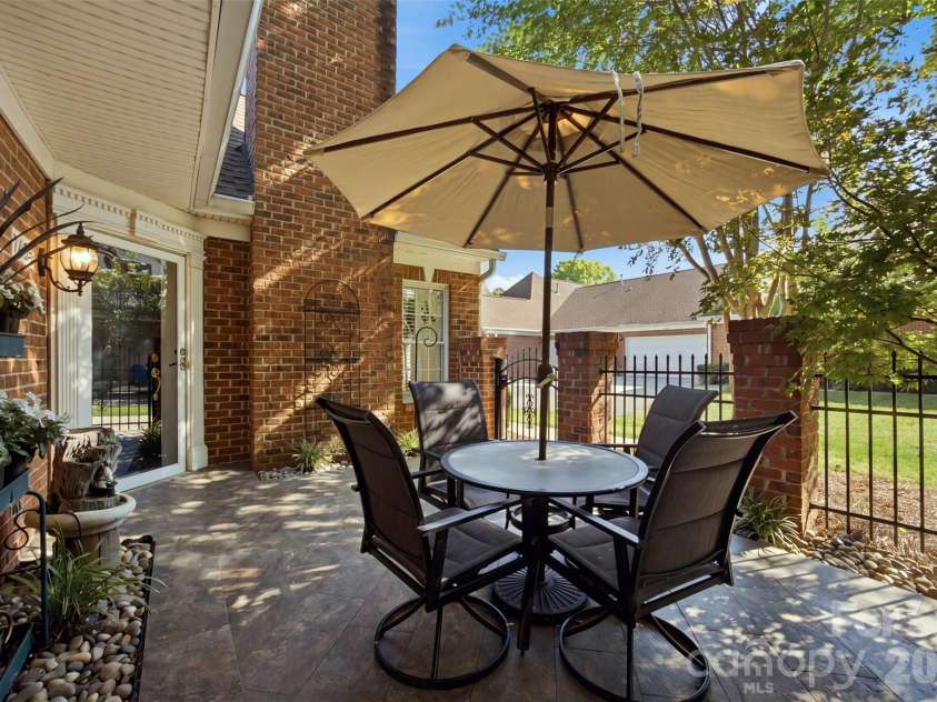7424 Hurstbourne Green Drive, Charlotte, NC 28277.  MLS# CAR4408440, YatesRealty ID 40535. 