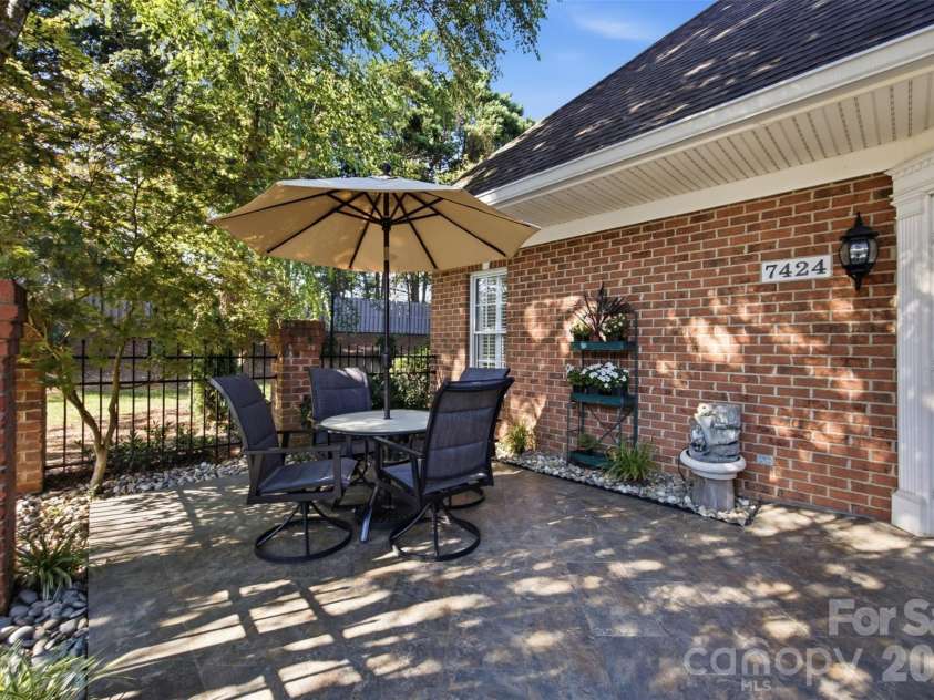 7424 Hurstbourne Green Drive, Charlotte, NC 28277.  MLS# CAR4408440, YatesRealty ID 40535. 