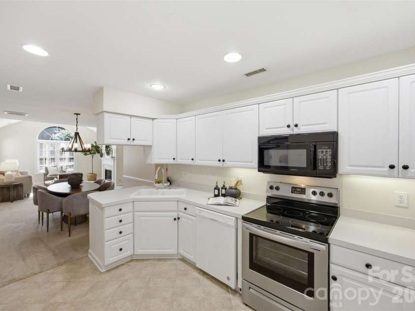 7424 Hurstbourne Green Drive, Charlotte, NC 28277.  MLS# CAR4408440, YatesRealty ID 40535. 