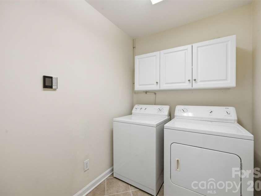 7424 Hurstbourne Green Drive, Charlotte, NC 28277.  MLS# CAR4408440, YatesRealty ID 40535. 